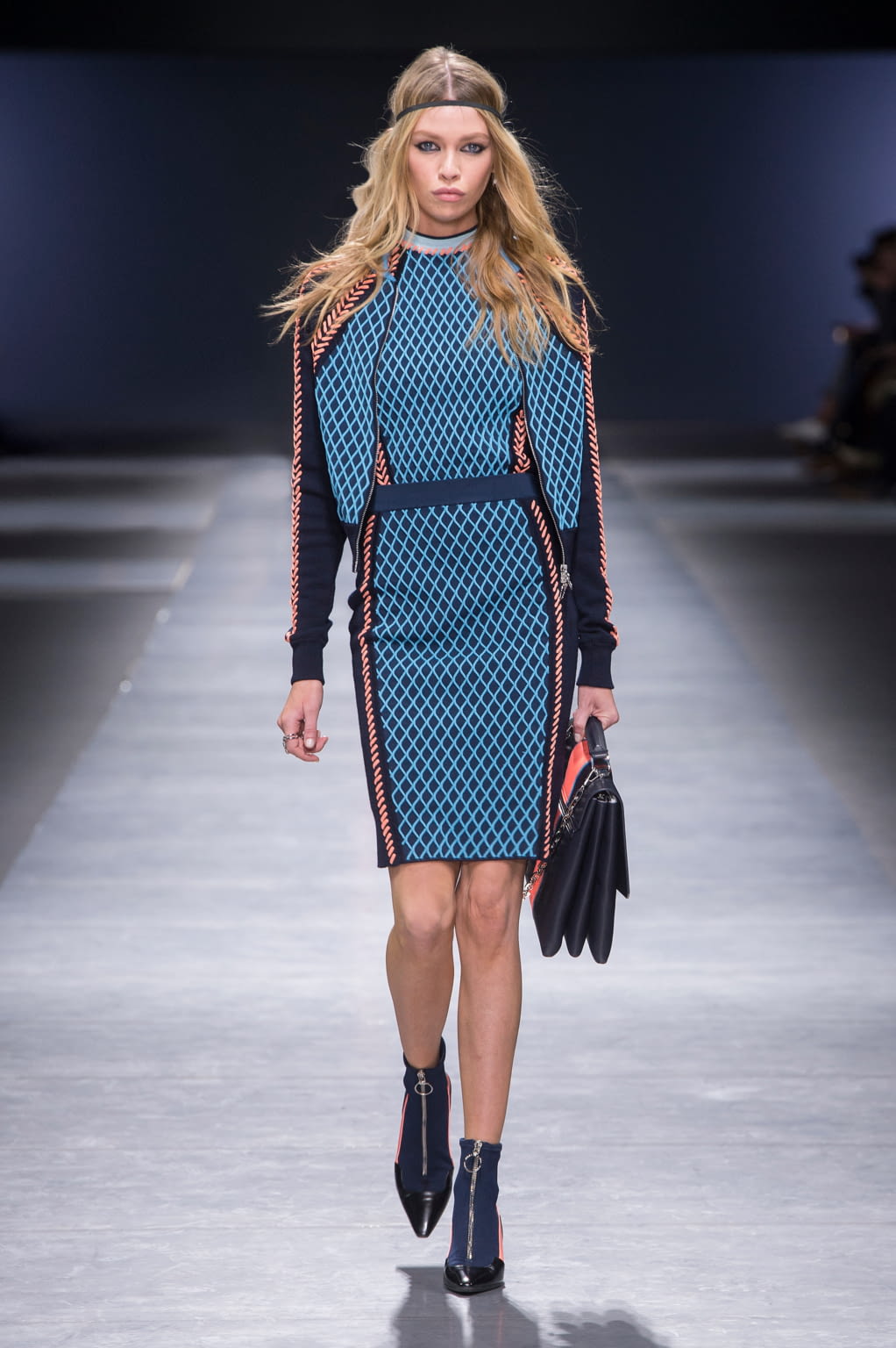 Fashion Week Milan Fall/Winter 2016 look 15 from the Versace collection 女装