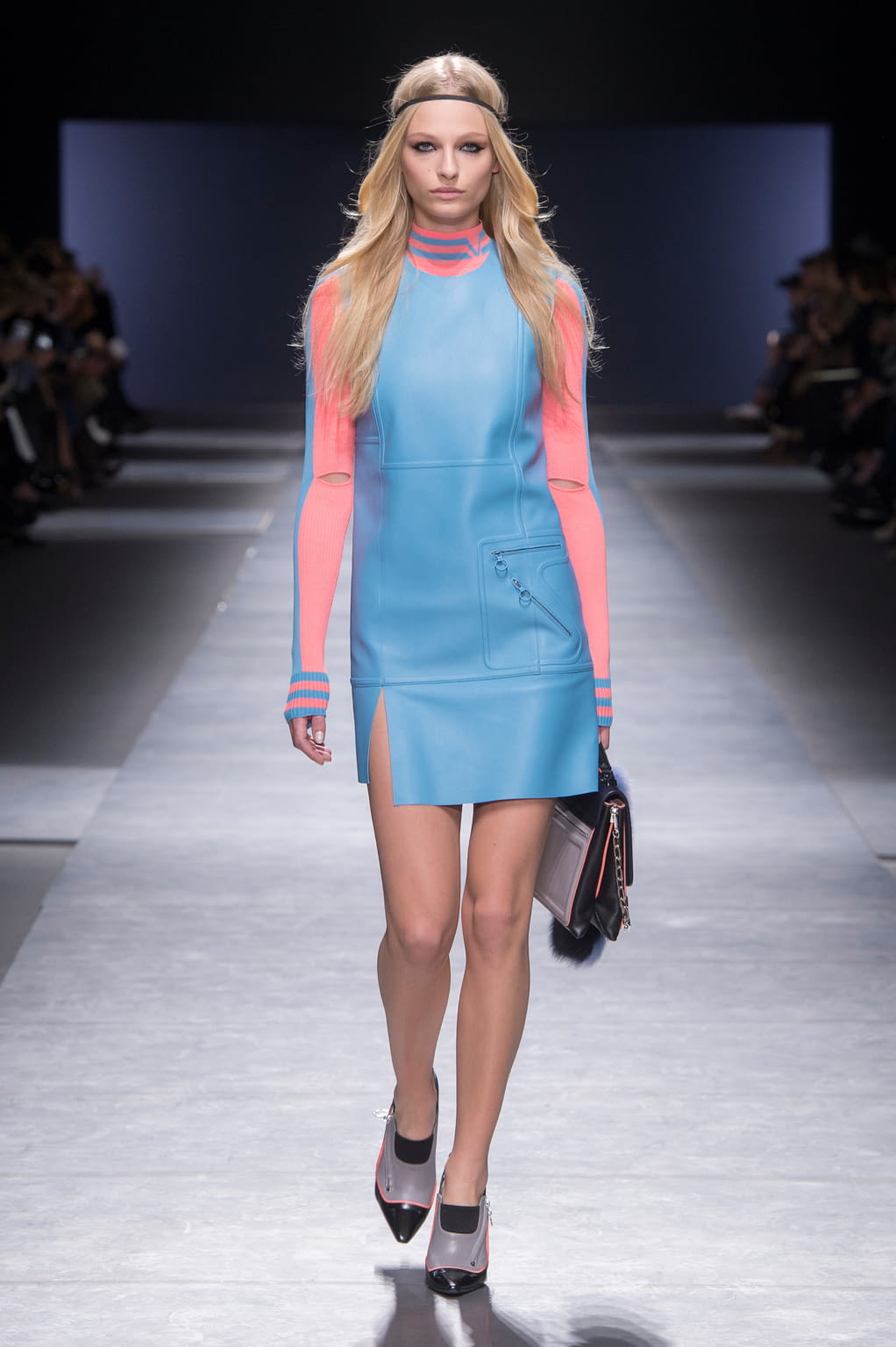 Fashion Week Milan Fall/Winter 2016 look 16 from the Versace collection 女装