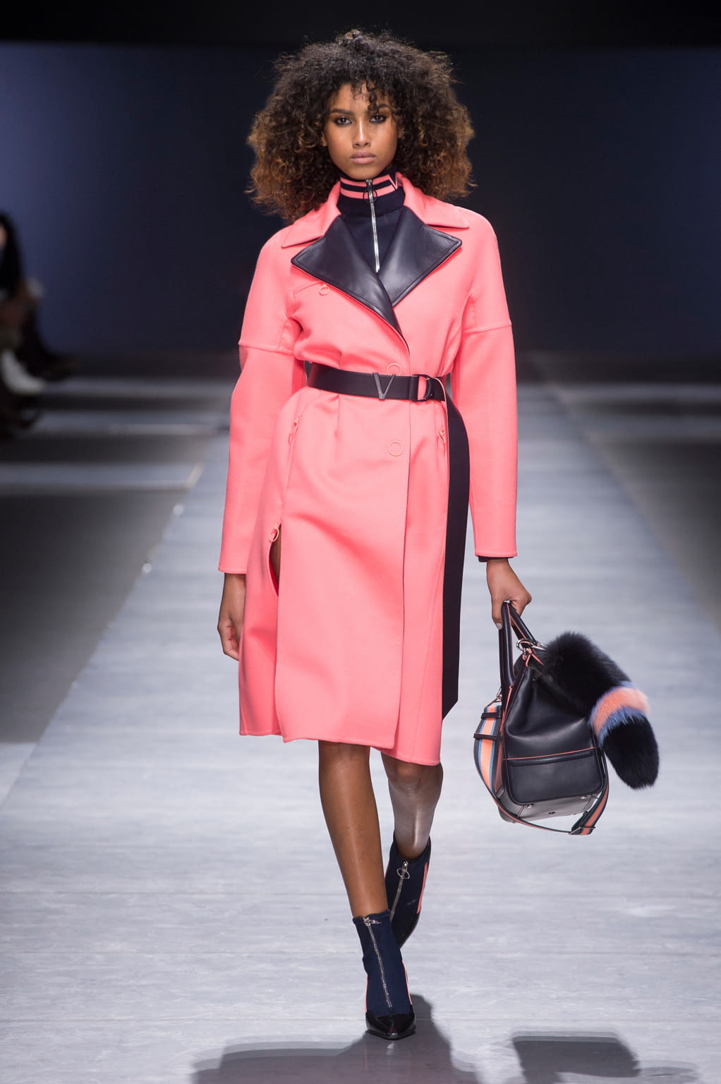 Fashion Week Milan Fall/Winter 2016 look 18 de la collection Versace womenswear