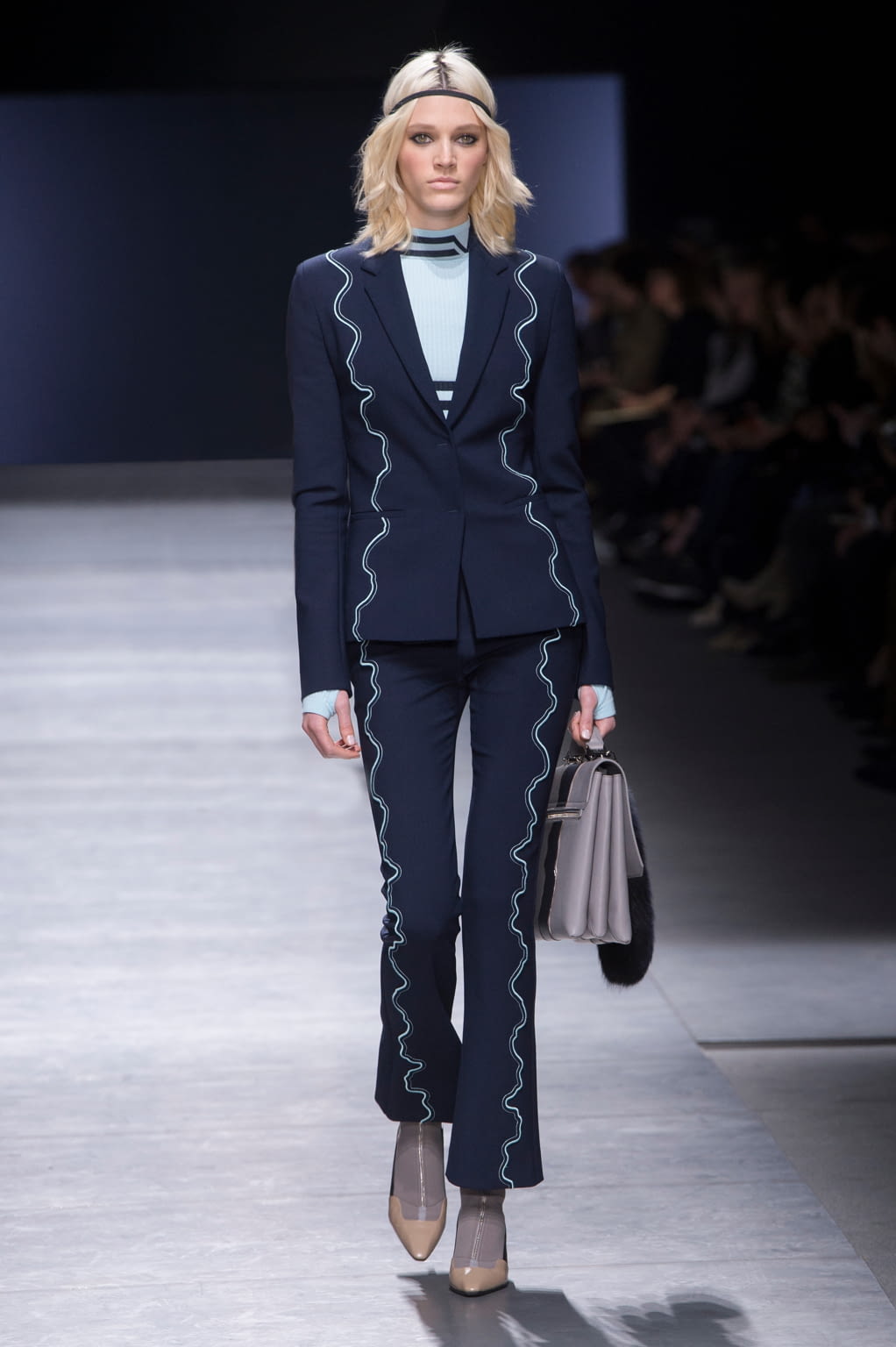 Fashion Week Milan Fall/Winter 2016 look 30 de la collection Versace womenswear