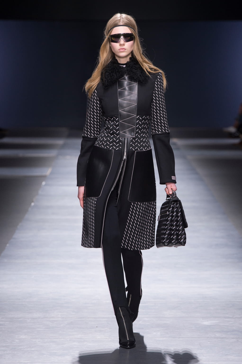 Fashion Week Milan Fall/Winter 2016 look 36 de la collection Versace womenswear