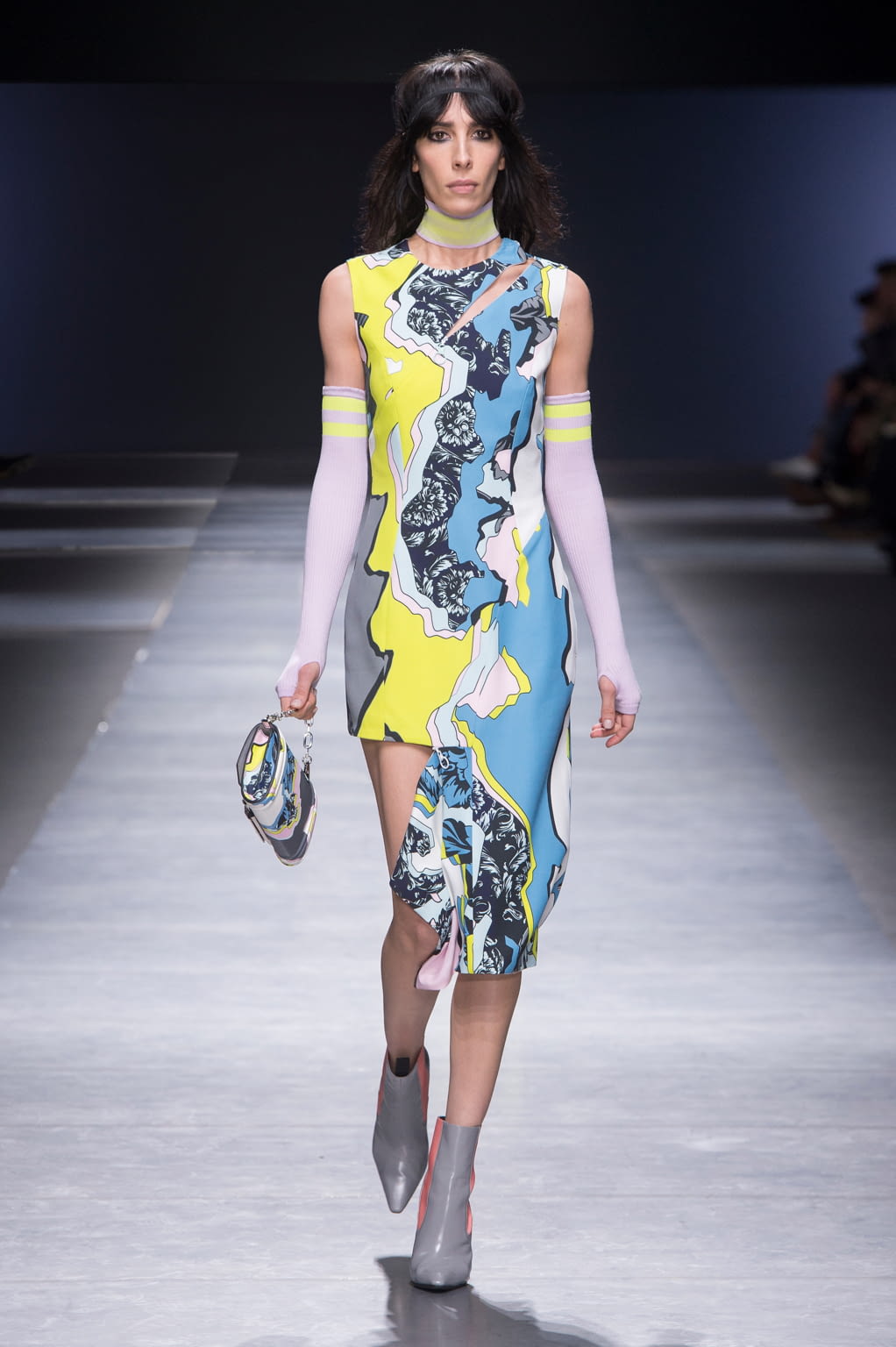 Fashion Week Milan Fall/Winter 2016 look 41 from the Versace collection womenswear
