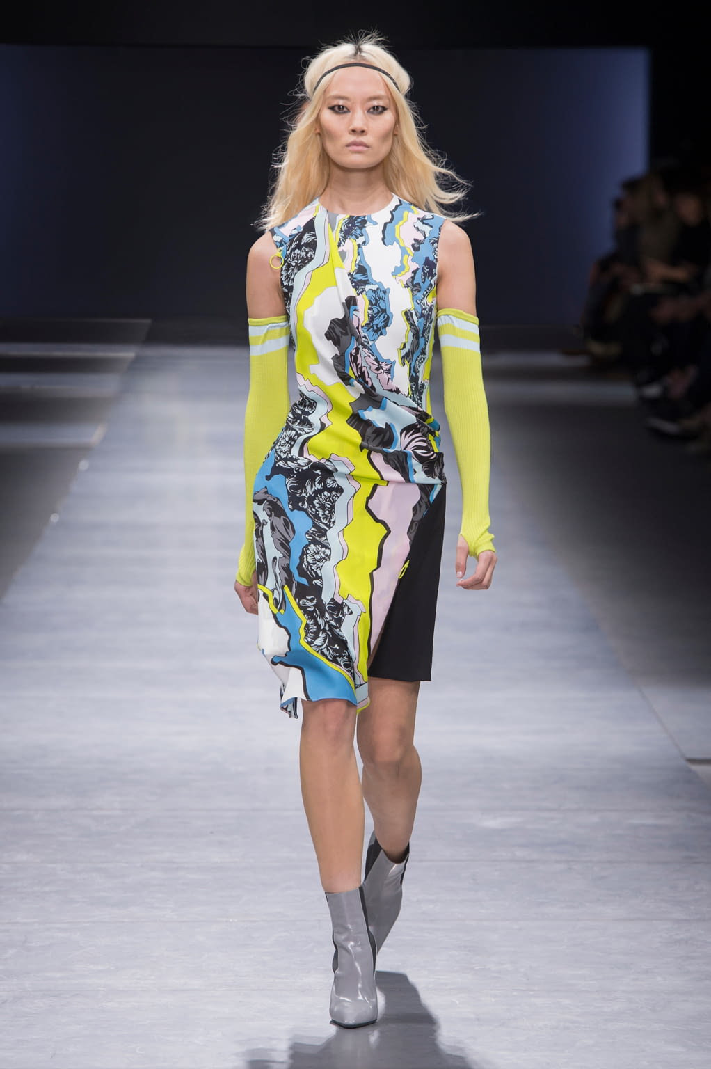 Fashion Week Milan Fall/Winter 2016 look 42 from the Versace collection 女装