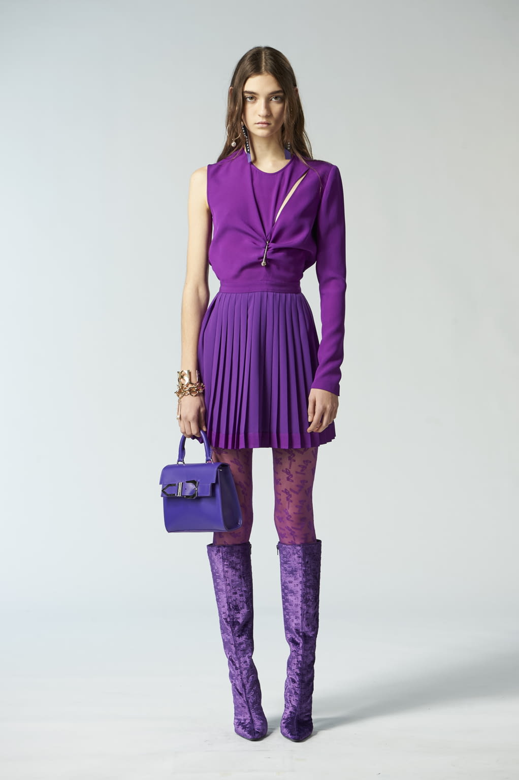 Fashion Week London Pre-Fall 2018 look 23 from the Versus Versace collection womenswear