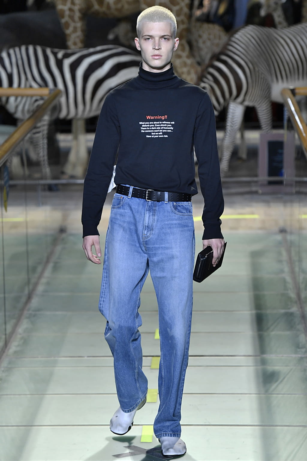 Fashion Week Paris Fall/Winter 2019 look 1 from the VETEMENTS collection menswear
