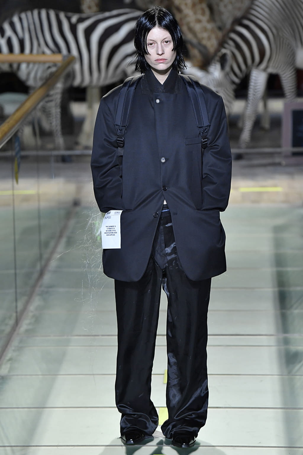 Fashion Week Paris Fall/Winter 2019 look 3 from the VETEMENTS collection 男装