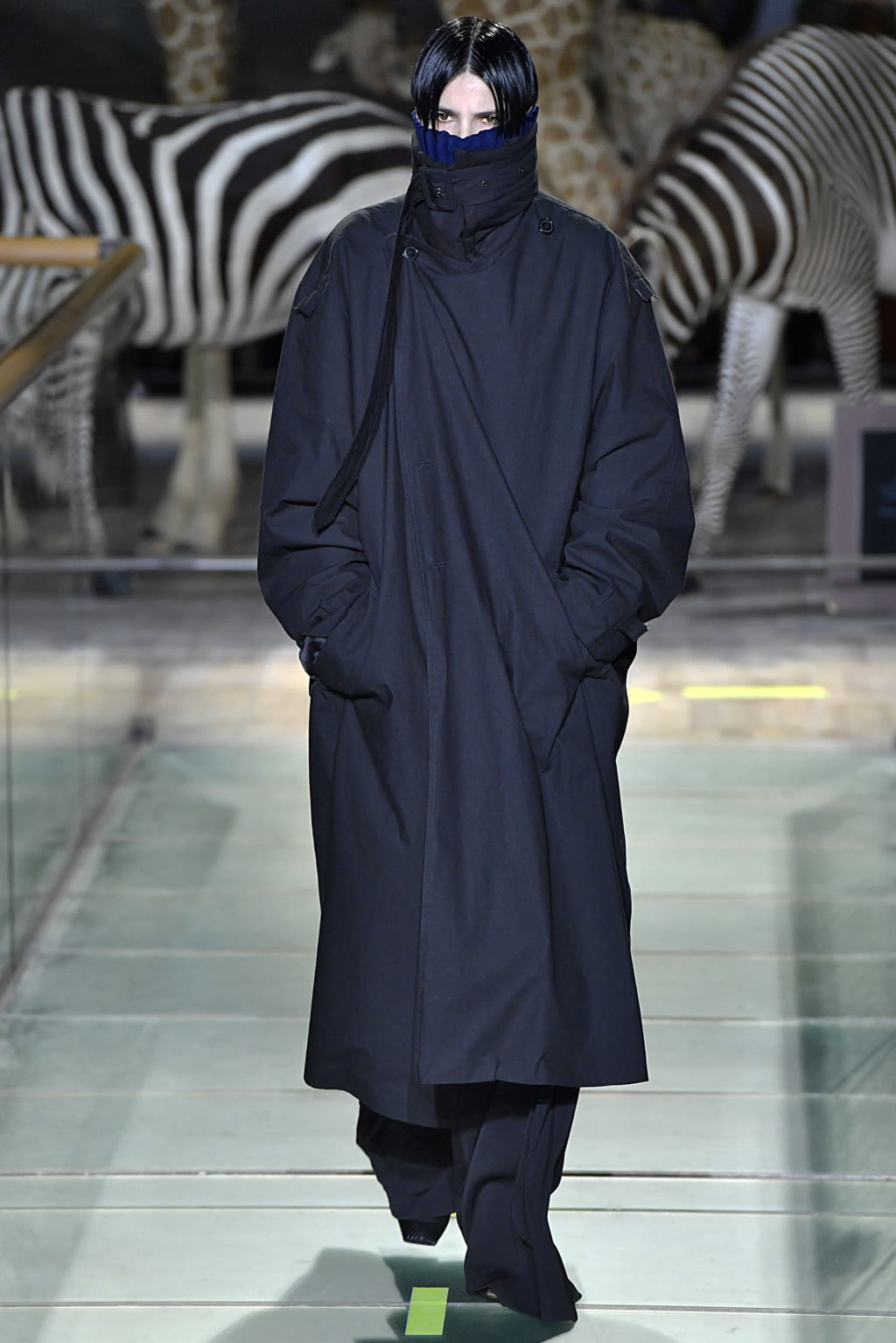Fashion Week Paris Fall/Winter 2019 look 14 from the VETEMENTS collection 男装