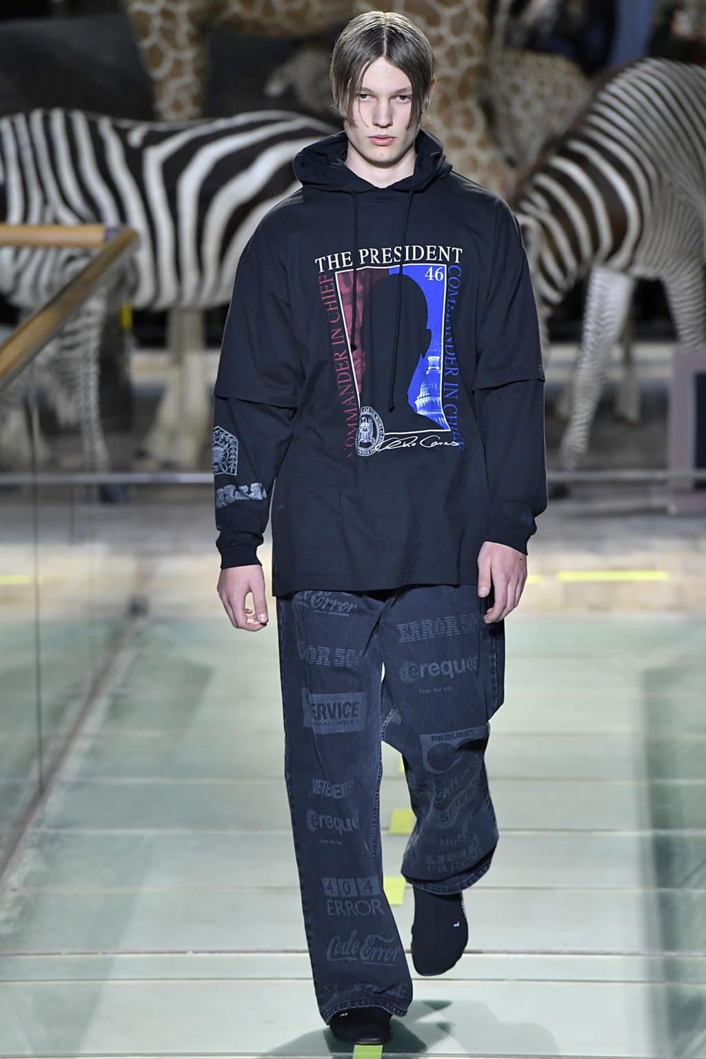 Fashion Week Paris Fall/Winter 2019 look 15 from the VETEMENTS collection menswear