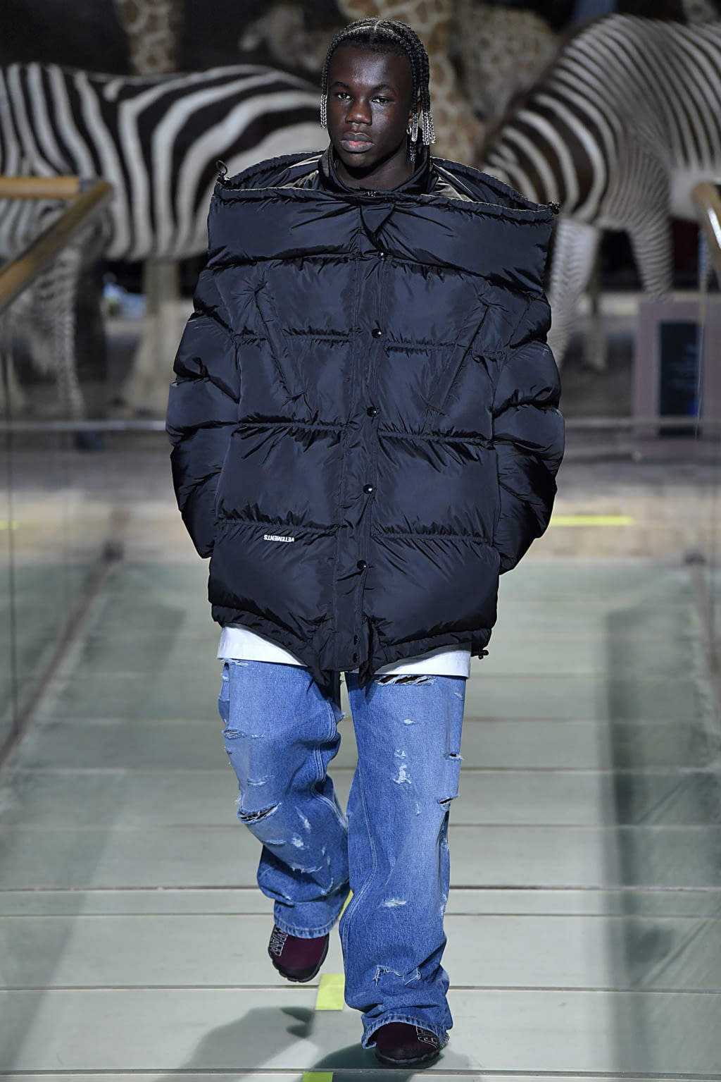 Fashion Week Paris Fall/Winter 2019 look 22 from the VETEMENTS collection 男装