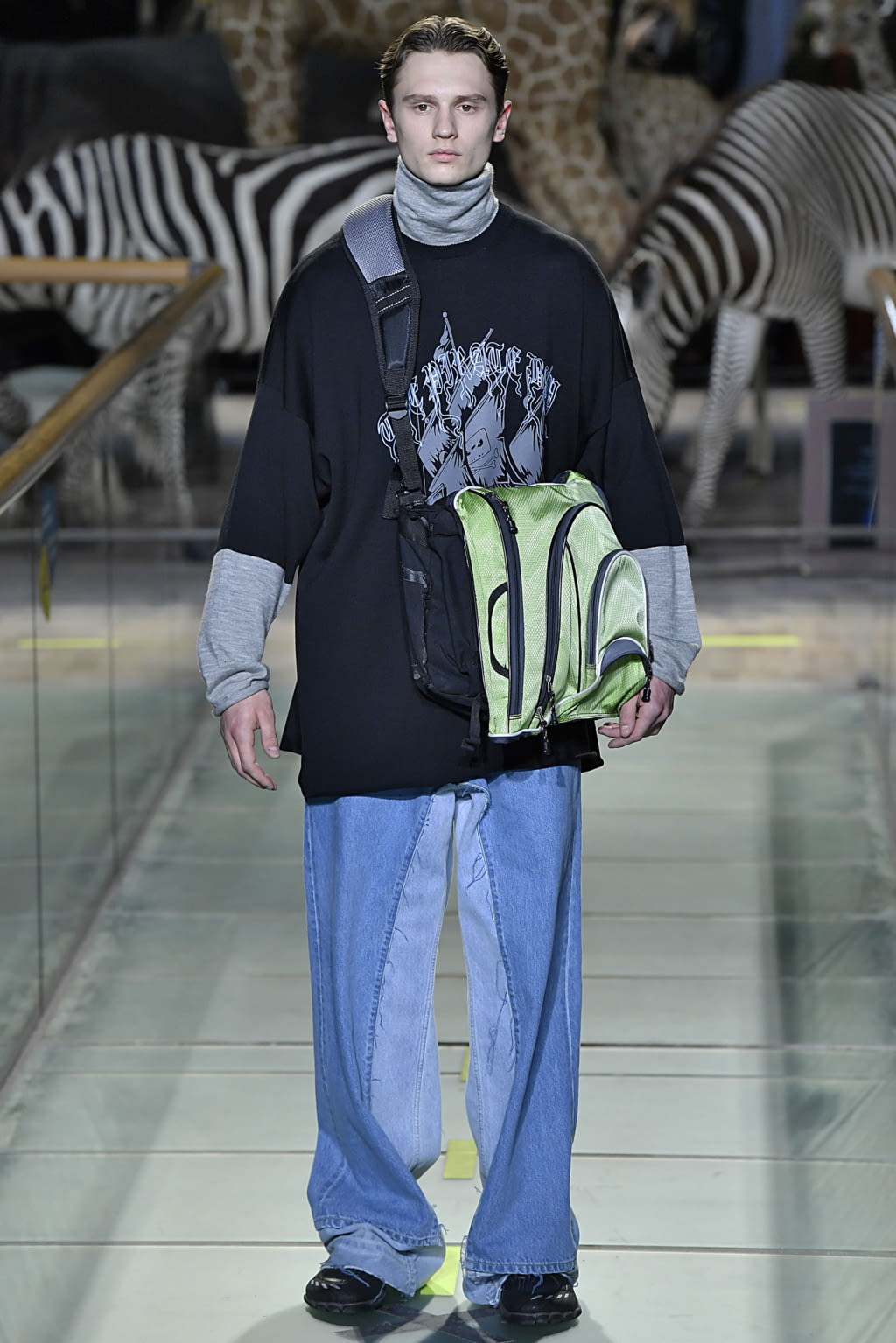 Fashion Week Paris Fall/Winter 2019 look 29 from the VETEMENTS collection menswear
