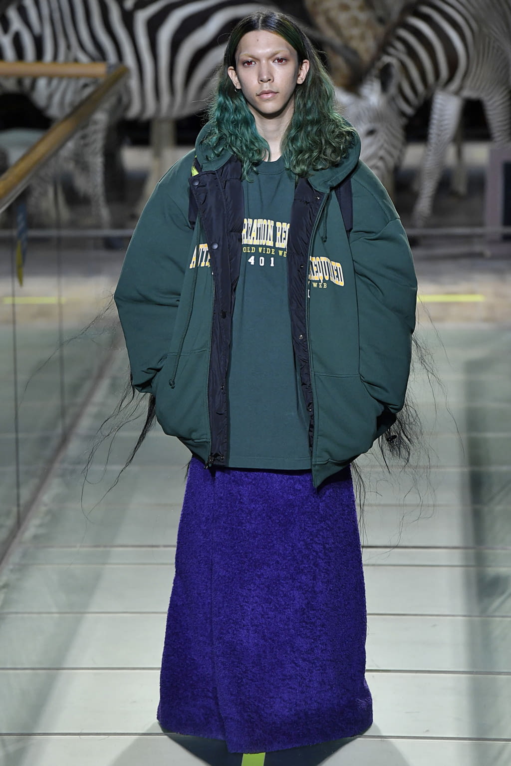 Fashion Week Paris Fall/Winter 2019 look 31 from the VETEMENTS collection 男装