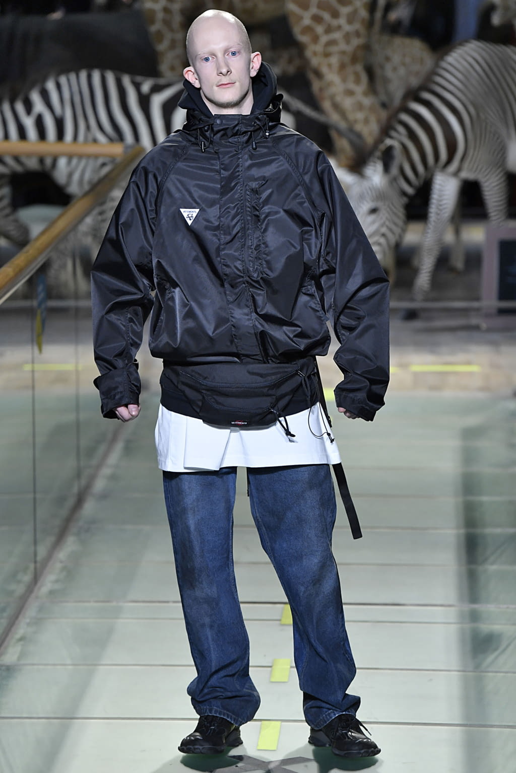 Fashion Week Paris Fall/Winter 2019 look 33 from the VETEMENTS collection menswear