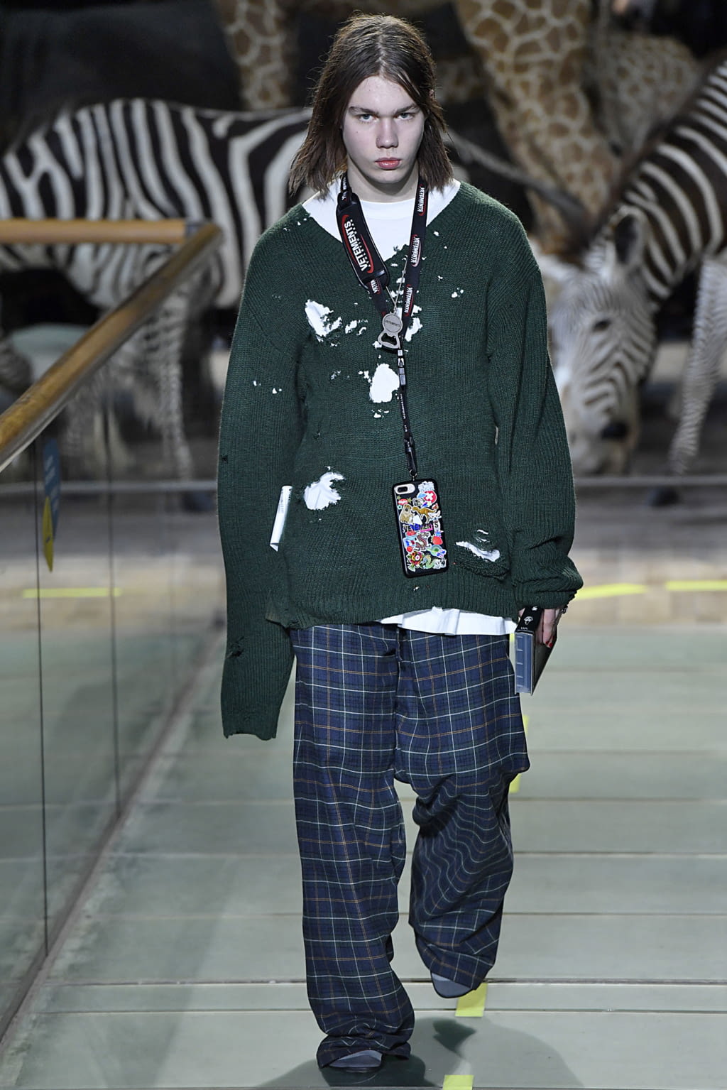 Fashion Week Paris Fall/Winter 2019 look 35 from the VETEMENTS collection menswear