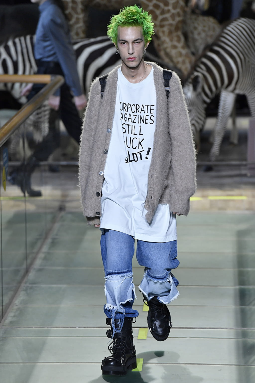 Fashion Week Paris Fall/Winter 2019 look 36 from the VETEMENTS collection menswear