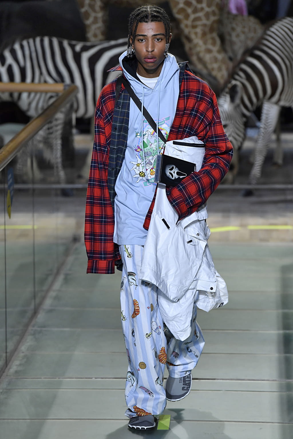 Fashion Week Paris Fall/Winter 2019 look 37 from the VETEMENTS collection 男装