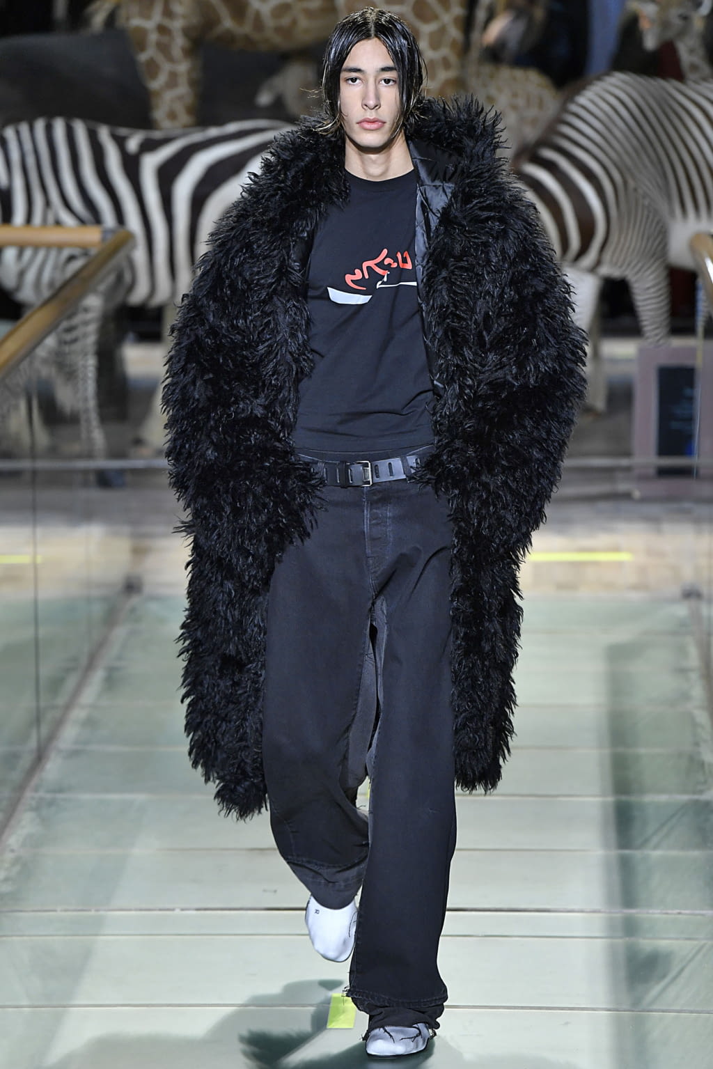 Fashion Week Paris Fall/Winter 2019 look 38 from the VETEMENTS collection menswear