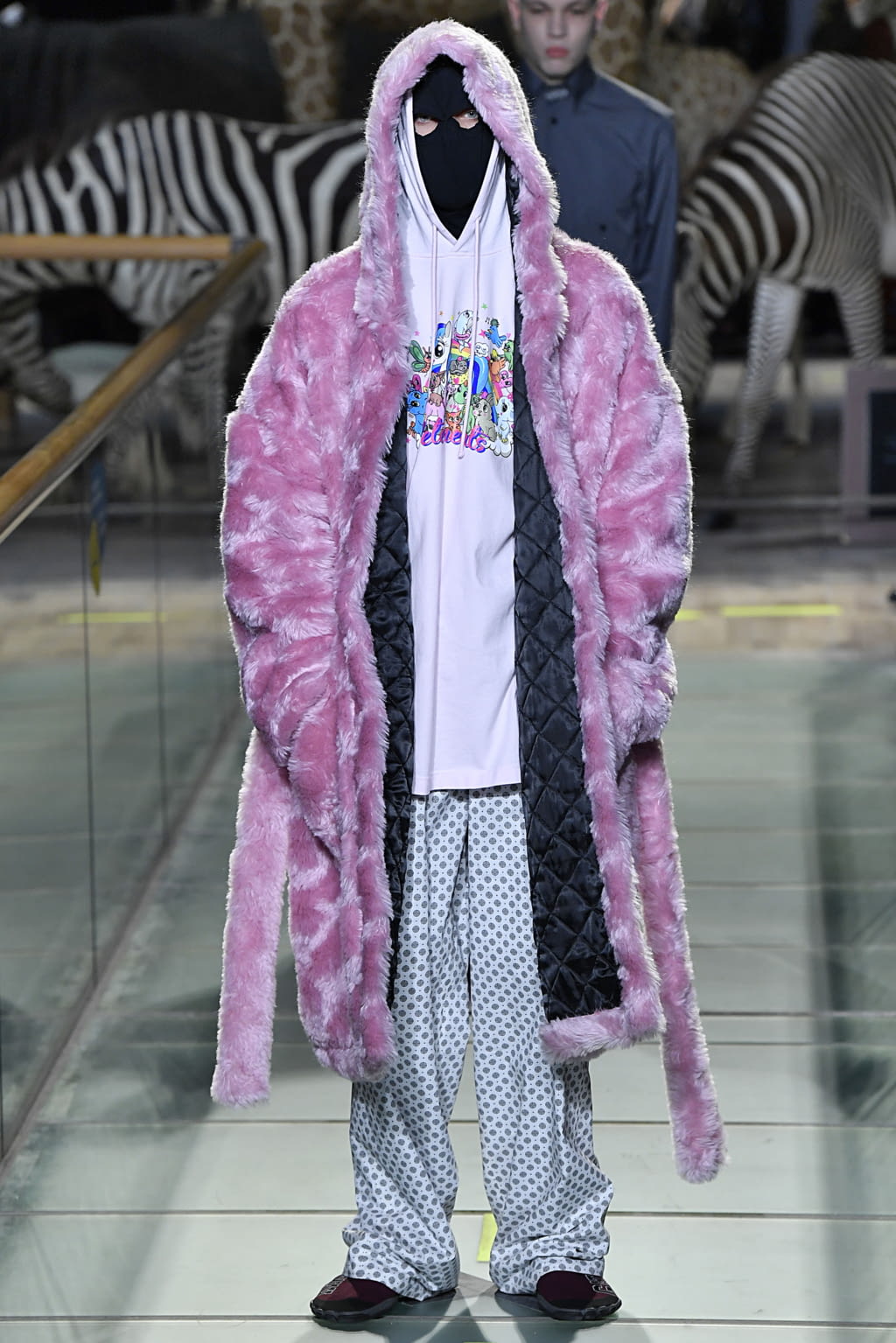 Fashion Week Paris Fall/Winter 2019 look 40 from the VETEMENTS collection 男装