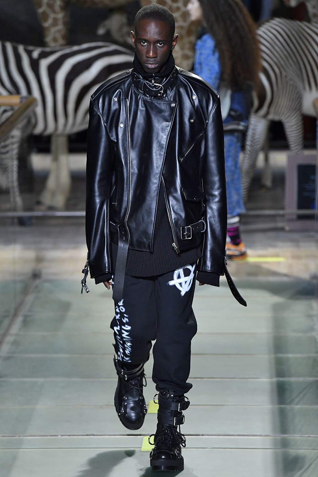 Fashion Week Paris Fall/Winter 2019 look 42 from the VETEMENTS collection 男装