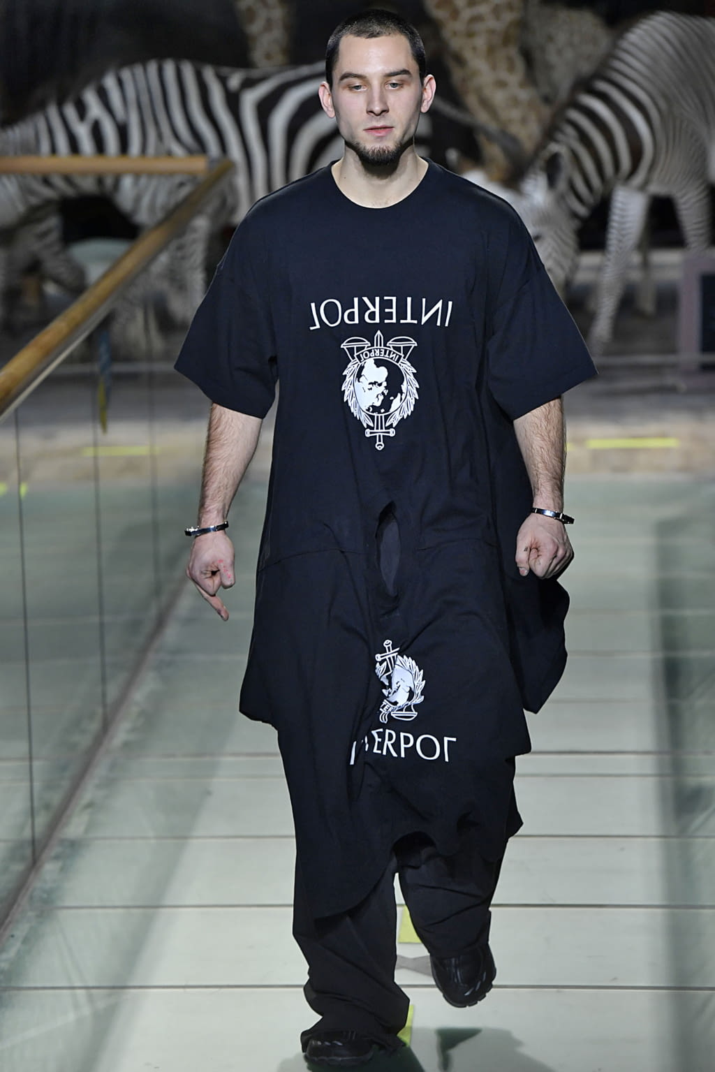 Fashion Week Paris Fall/Winter 2019 look 51 from the VETEMENTS collection 男装