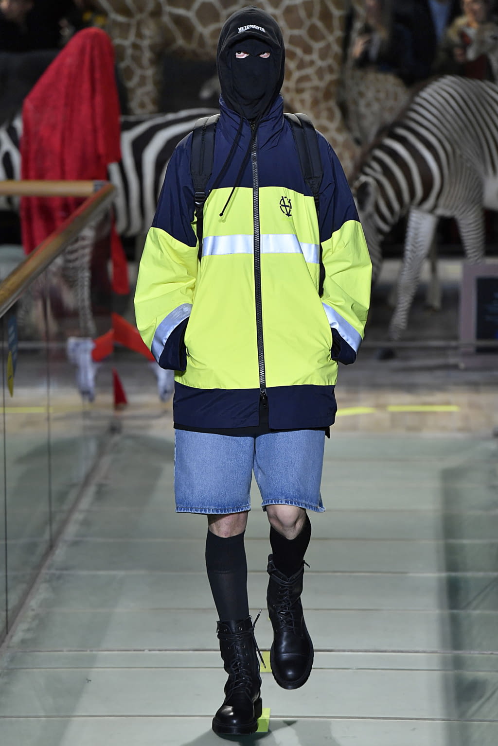 Fashion Week Paris Fall/Winter 2019 look 55 from the VETEMENTS collection menswear
