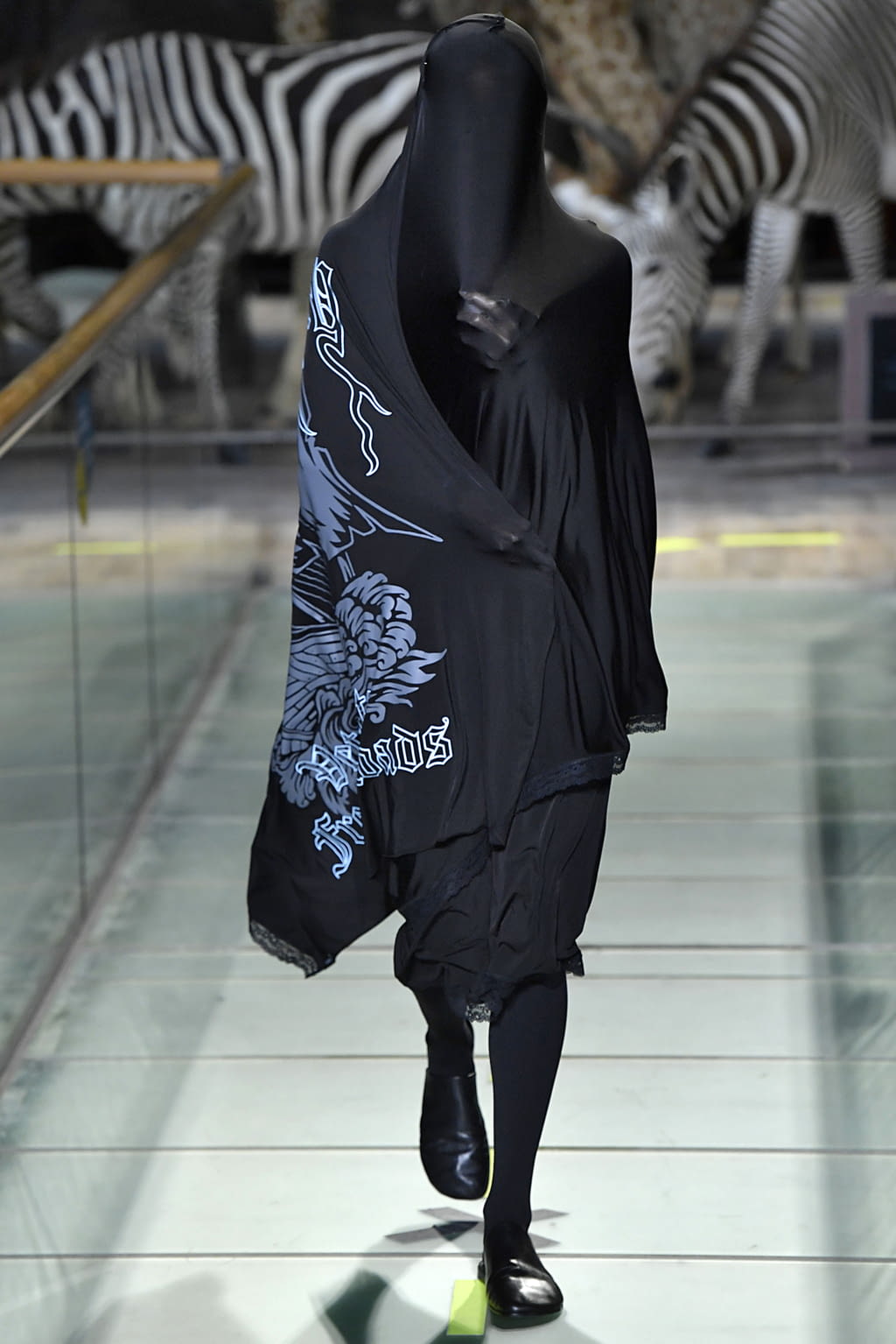 Fashion Week Paris Fall/Winter 2019 look 56 de la collection VETEMENTS menswear