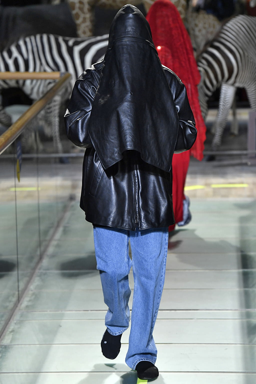 Fashion Week Paris Fall/Winter 2019 look 57 from the VETEMENTS collection 男装