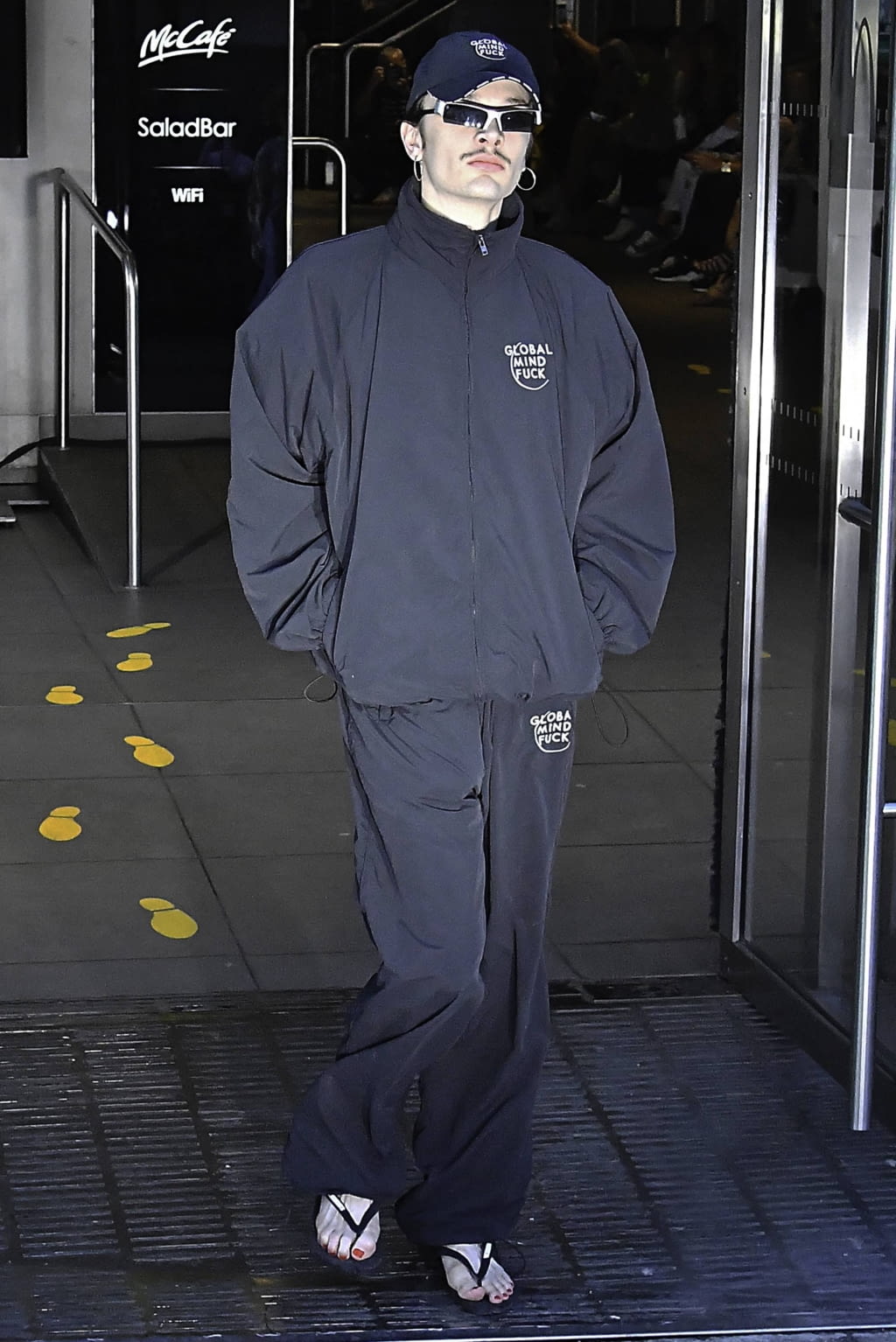 Fashion Week Paris Spring/Summer 2020 look 8 from the VETEMENTS collection menswear