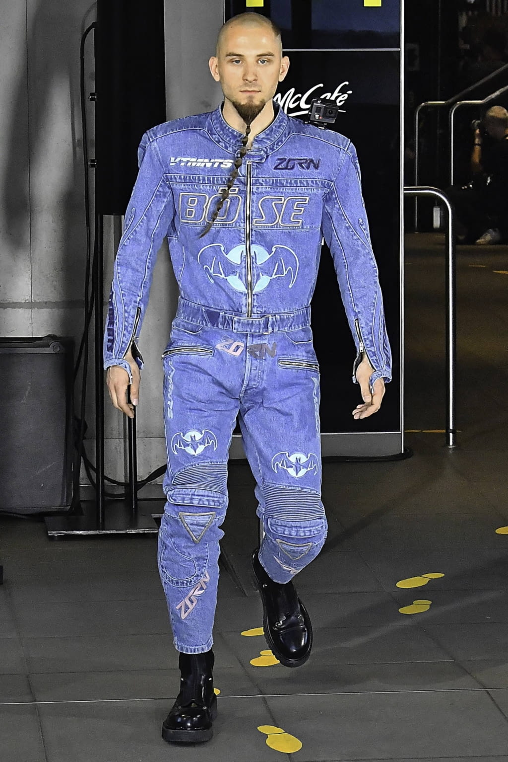 Fashion Week Paris Spring/Summer 2020 look 10 from the VETEMENTS collection menswear