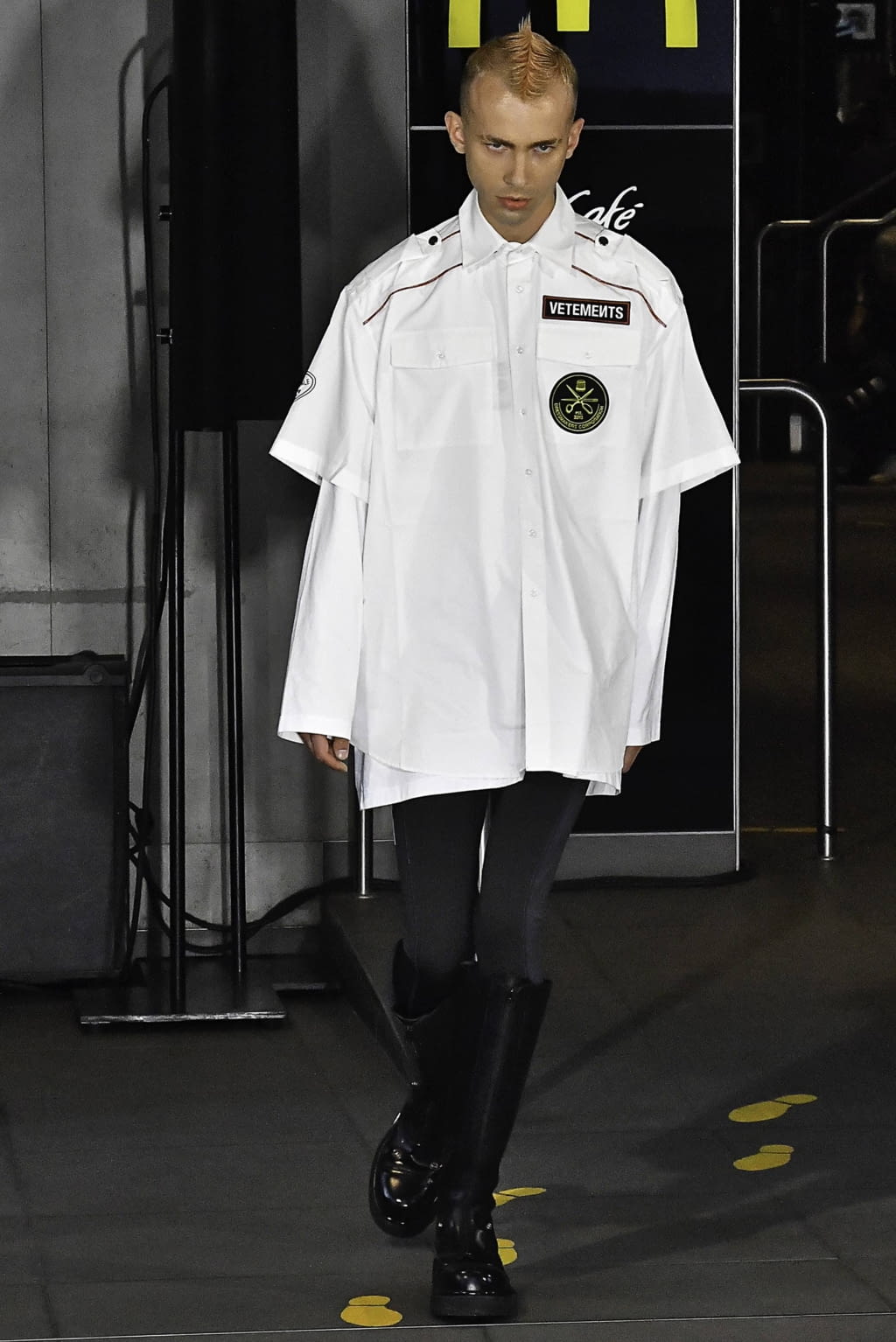 Fashion Week Paris Spring/Summer 2020 look 12 from the VETEMENTS collection 男装