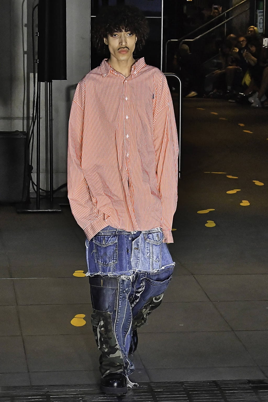 Fashion Week Paris Spring/Summer 2020 look 22 from the VETEMENTS collection menswear
