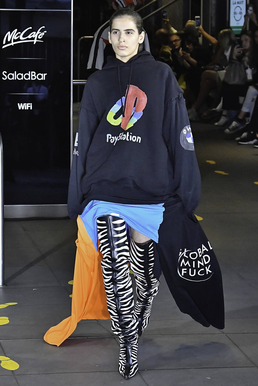 Fashion Week Paris Spring/Summer 2020 look 28 from the VETEMENTS collection menswear