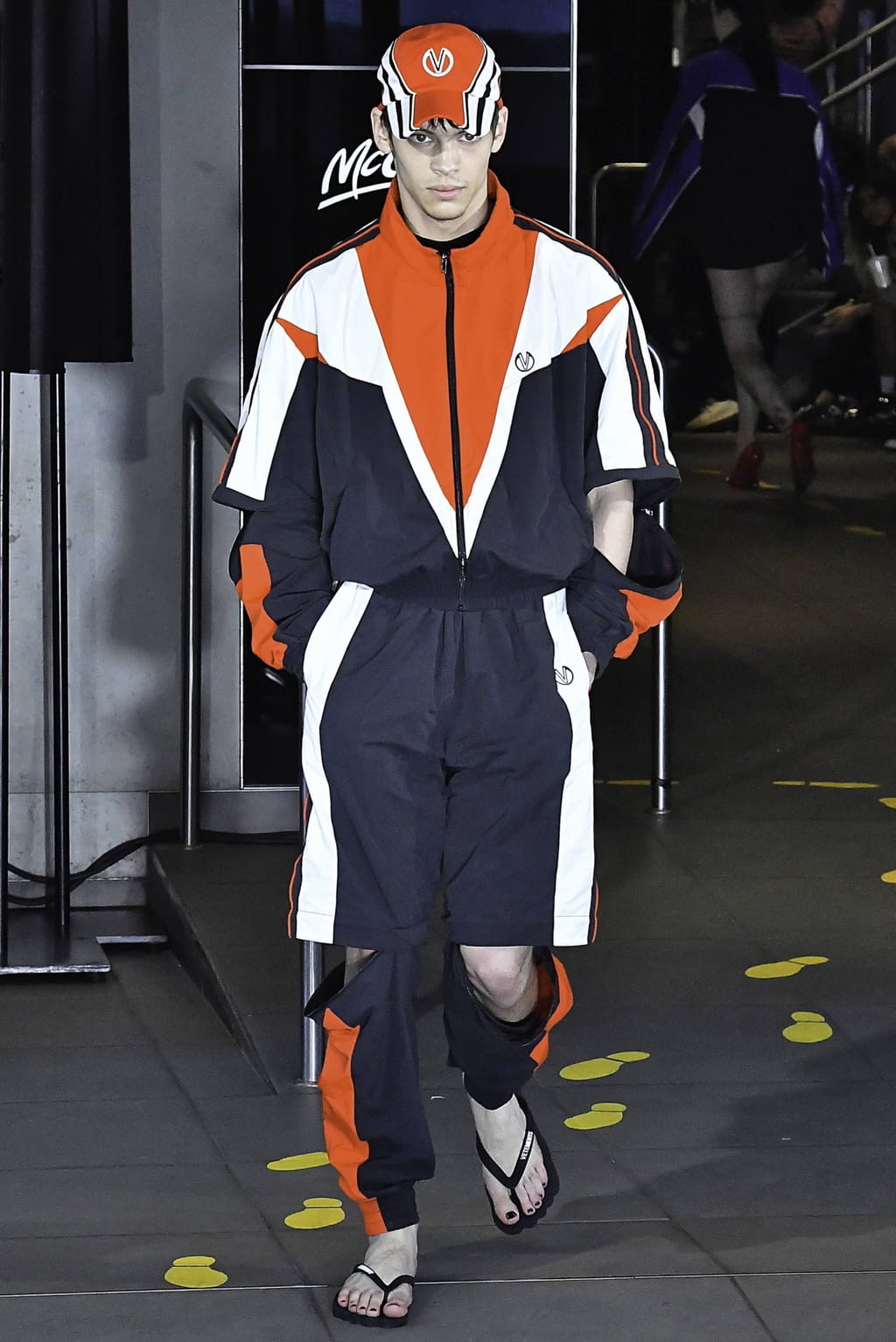 Fashion Week Paris Spring/Summer 2020 look 29 from the VETEMENTS collection 男装