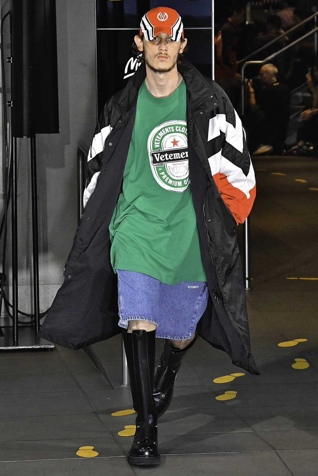 Fashion Week Paris Spring/Summer 2020 look 34 from the VETEMENTS collection menswear