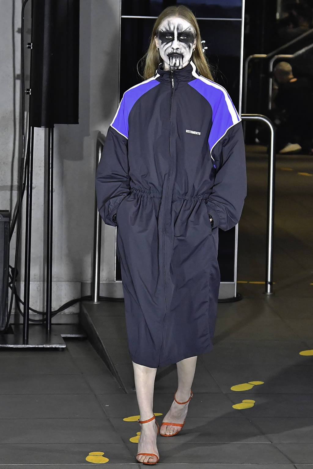 Fashion Week Paris Spring/Summer 2020 look 35 from the VETEMENTS collection menswear
