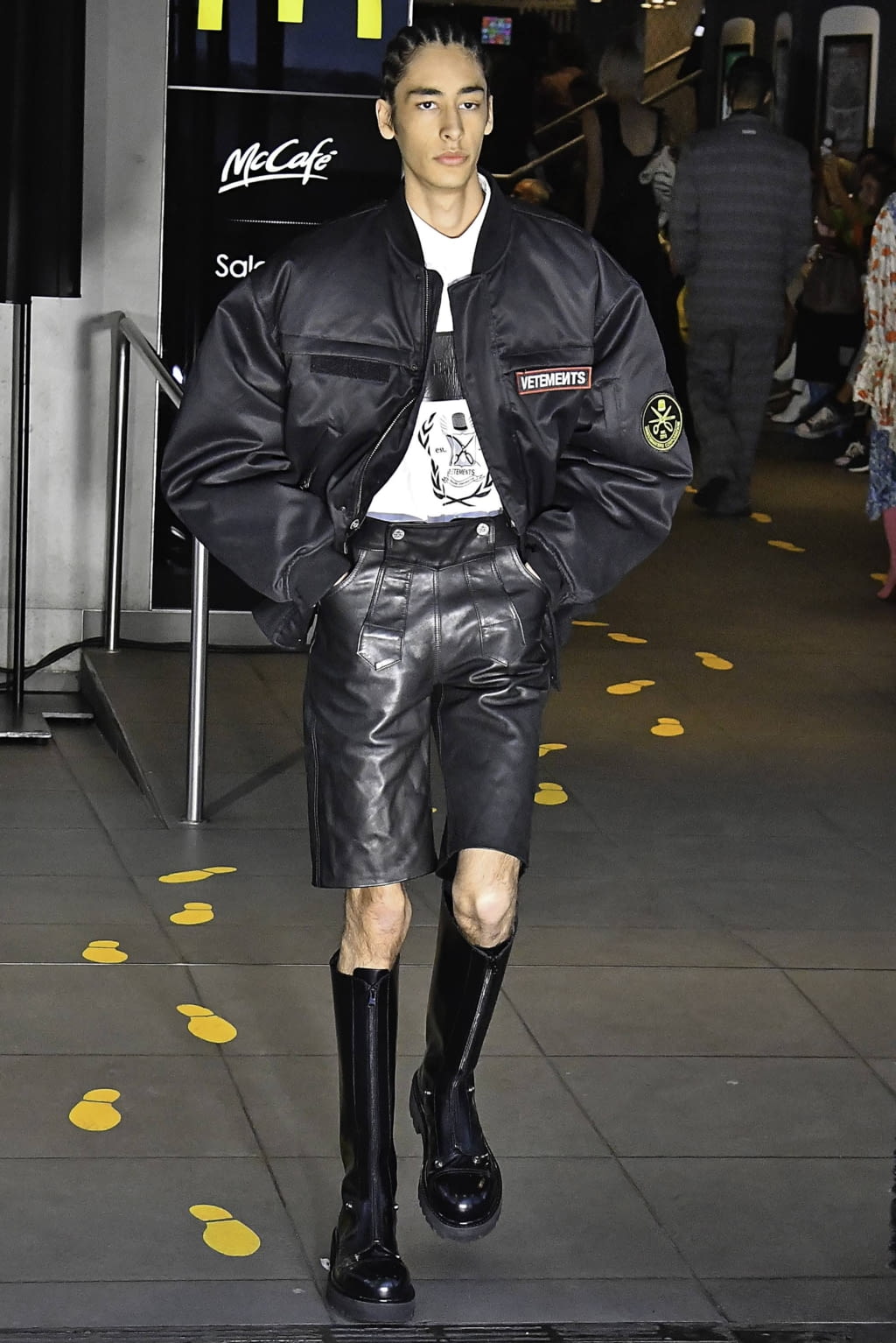 Fashion Week Paris Spring/Summer 2020 look 53 from the VETEMENTS collection menswear