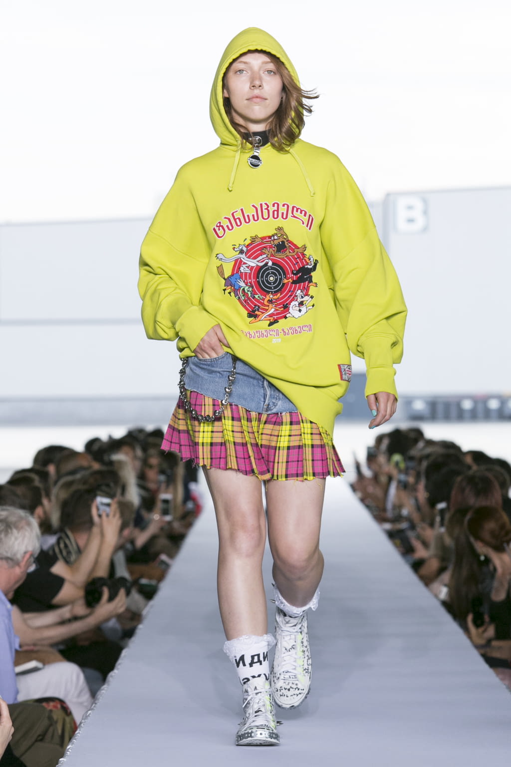 Fashion Week Paris Spring/Summer 2019 look 7 from the VETEMENTS collection womenswear