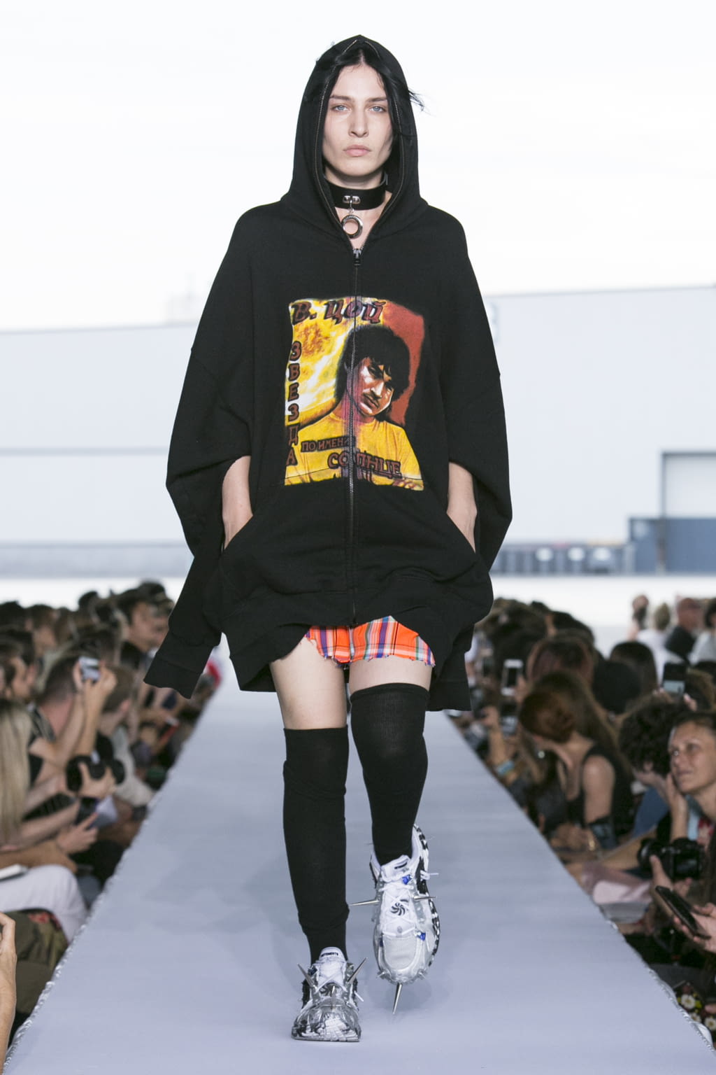 Fashion Week Paris Spring/Summer 2019 look 10 from the VETEMENTS collection womenswear