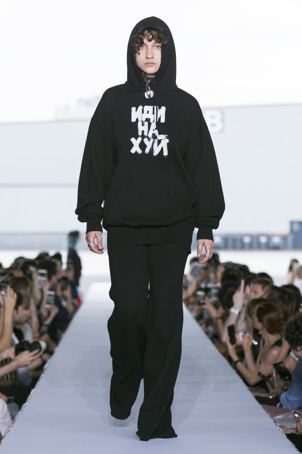Fashion Week Paris Spring/Summer 2019 look 13 from the VETEMENTS collection womenswear