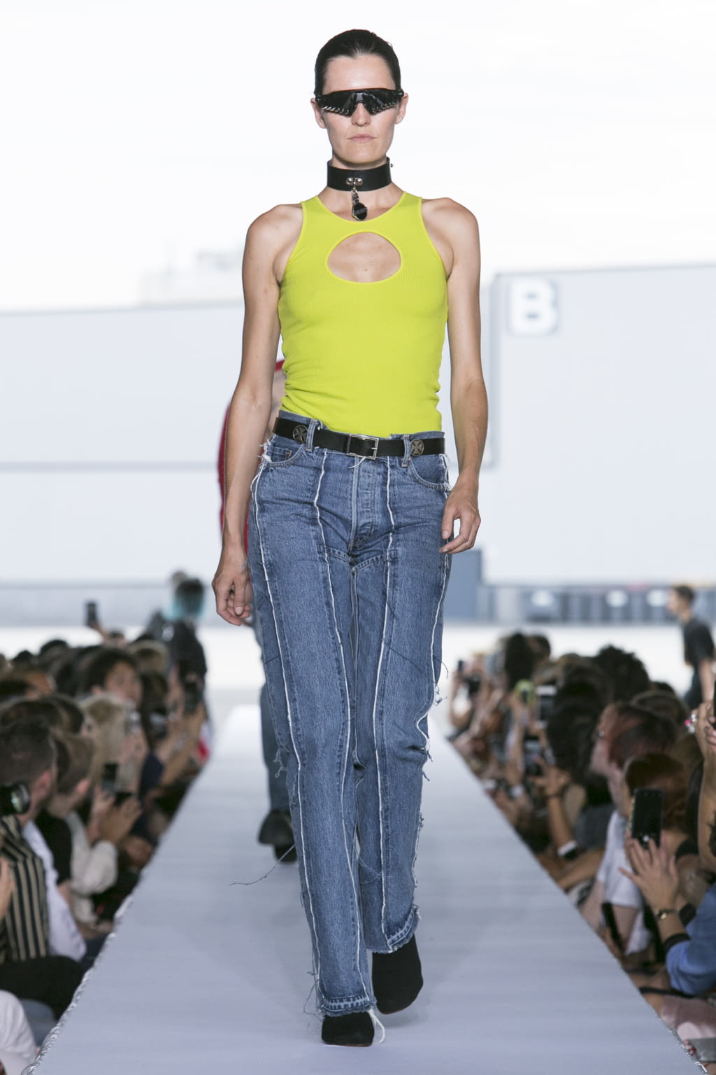 Fashion Week Paris Spring/Summer 2019 look 34 de la collection VETEMENTS womenswear