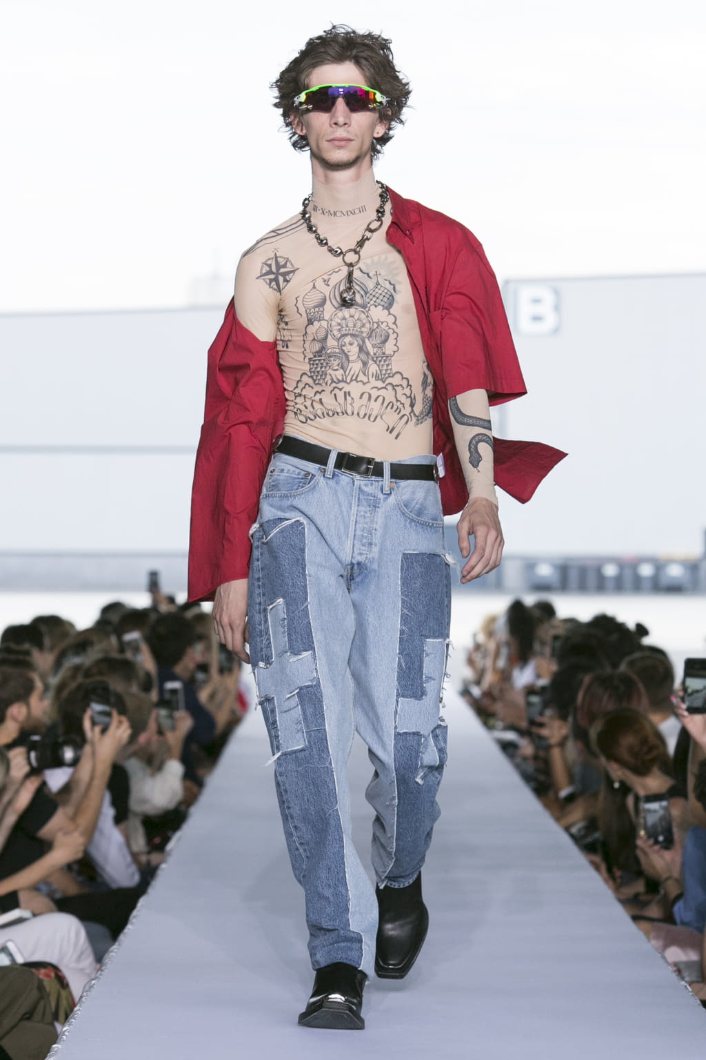 Fashion Week Paris Spring/Summer 2019 look 35 from the VETEMENTS collection womenswear