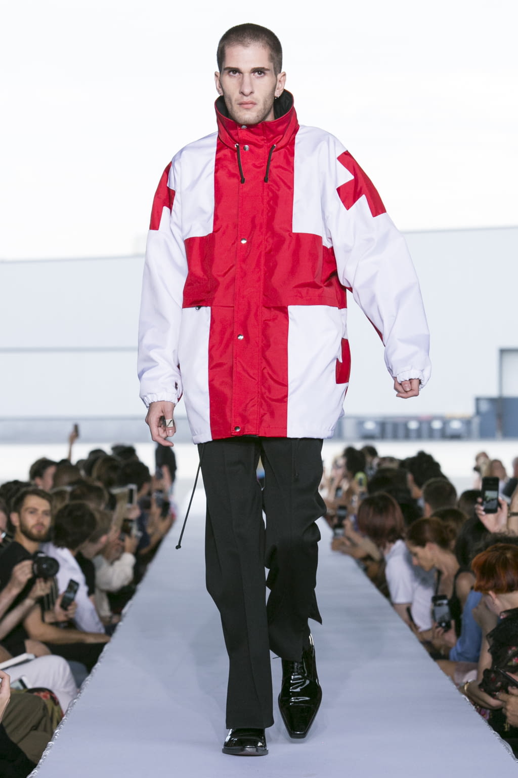 Fashion Week Paris Spring/Summer 2019 look 40 from the VETEMENTS collection womenswear