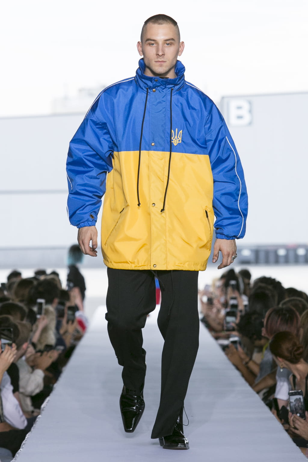 Fashion Week Paris Spring/Summer 2019 look 44 from the VETEMENTS collection womenswear