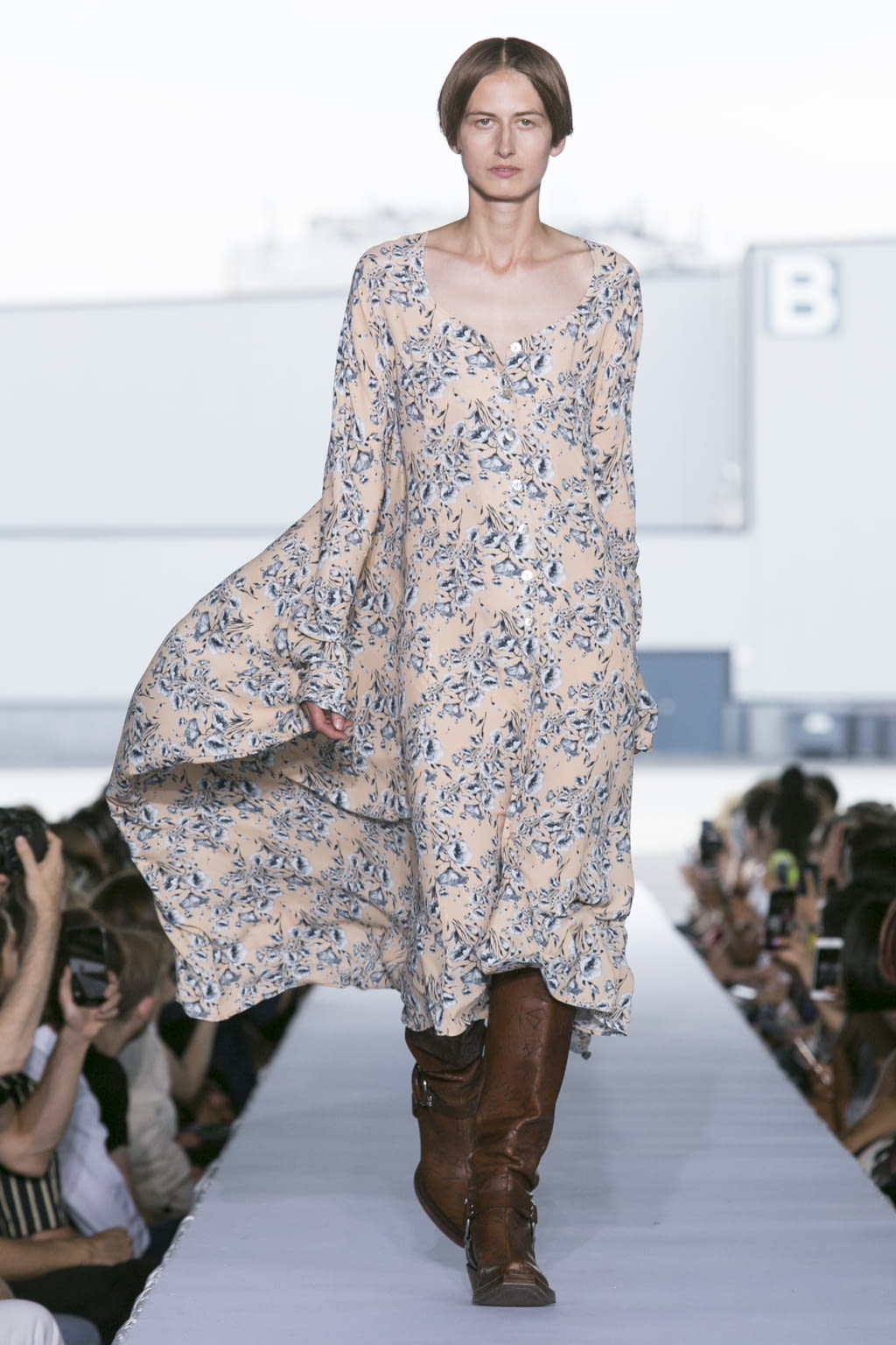 Fashion Week Paris Spring/Summer 2019 look 47 de la collection VETEMENTS womenswear