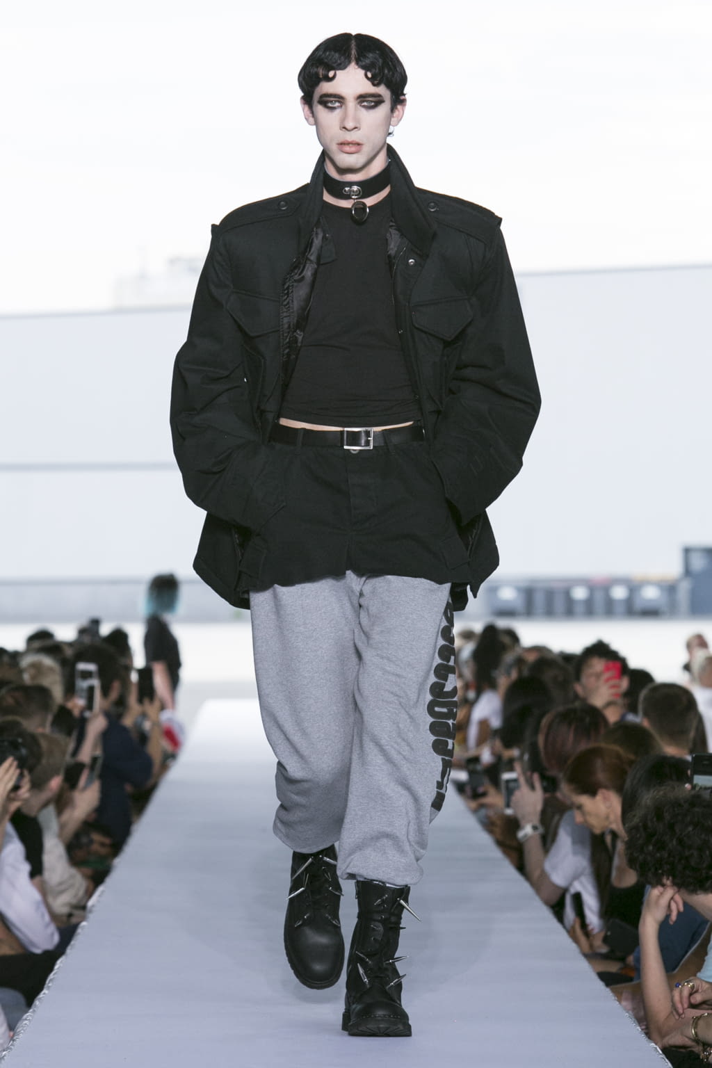 Fashion Week Paris Spring/Summer 2019 look 53 from the VETEMENTS collection womenswear