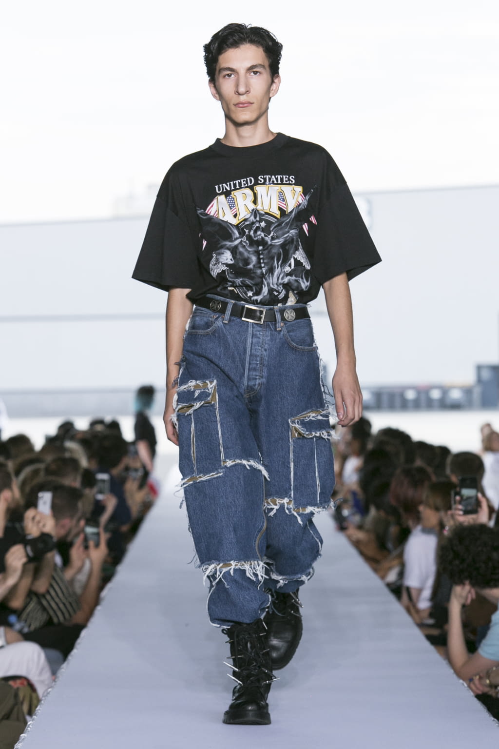 Fashion Week Paris Spring/Summer 2019 look 58 from the VETEMENTS collection womenswear