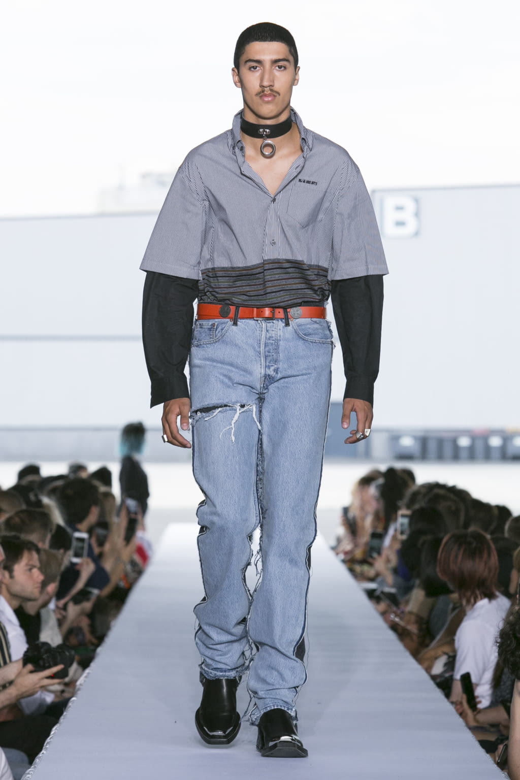 Fashion Week Paris Spring/Summer 2019 look 64 from the VETEMENTS collection womenswear