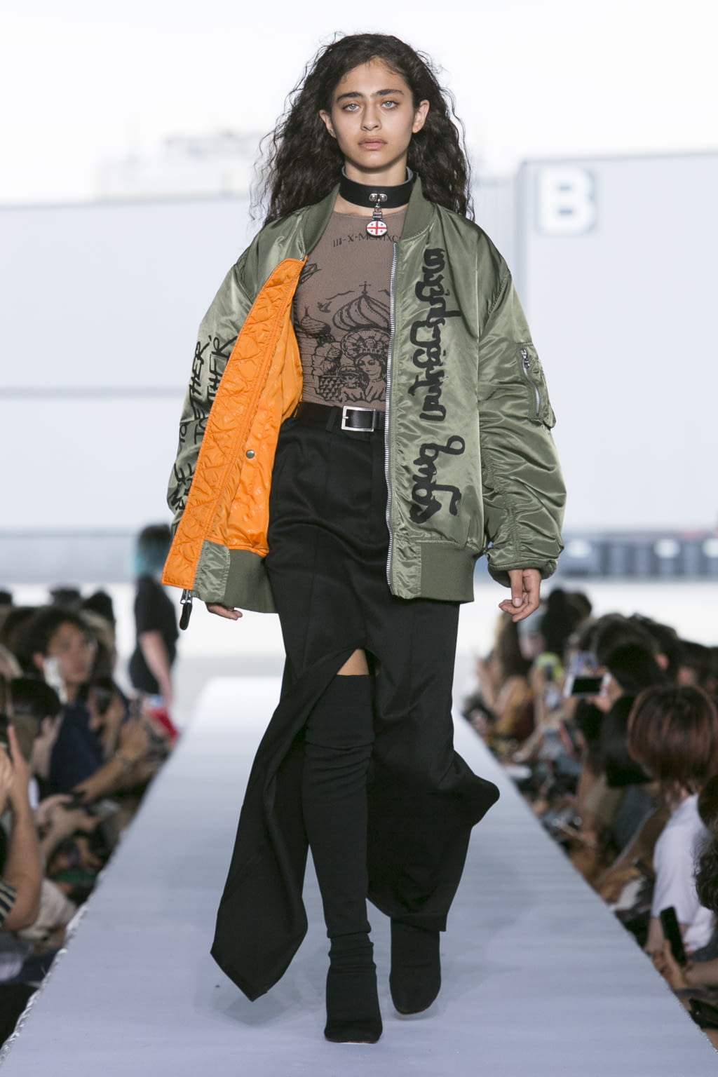 Fashion Week Paris Spring/Summer 2019 look 65 from the VETEMENTS collection womenswear