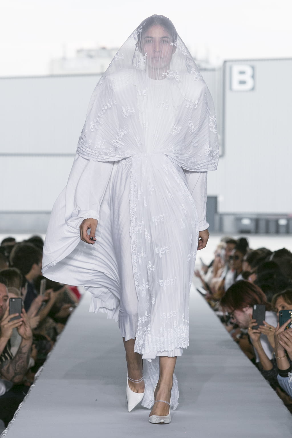Fashion Week Paris Spring/Summer 2019 look 76 from the VETEMENTS collection womenswear