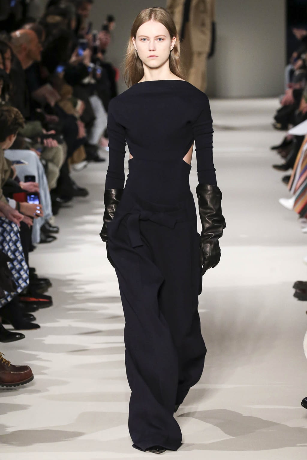 Fashion Week New York Fall/Winter 2017 look 14 from the Victoria Beckham collection 女装