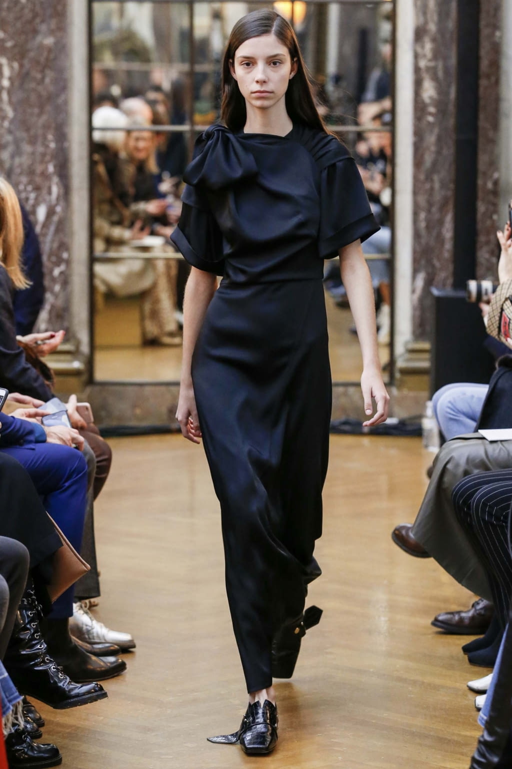 Fashion Week New York Fall/Winter 2018 look 17 de la collection Victoria Beckham womenswear